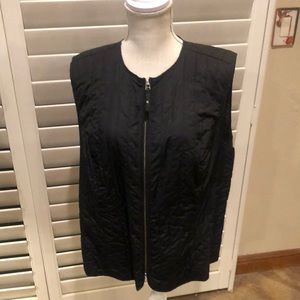 Chico’s sporty quilted vest. Lightweight.